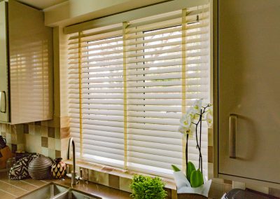Wide slatted venetian blind at a kitchen window