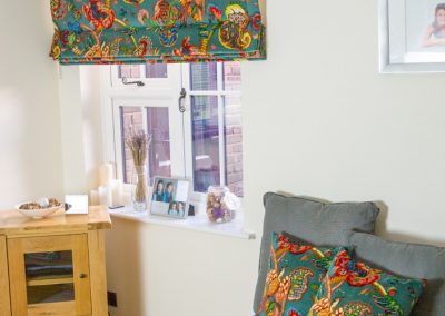 Half-closed roman blind